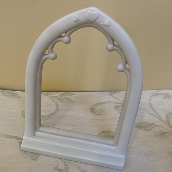 2/$15 PRECIOUS MOMENTS ARCH - Picture 8 of 12